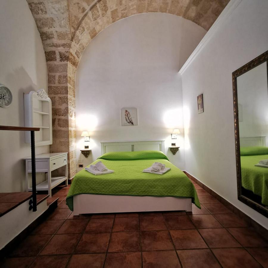 Room N.22 Suite & Apartment Taranto Exteriör bild