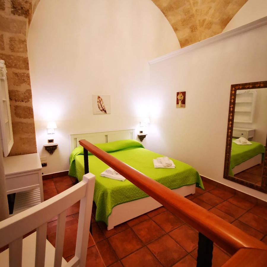Room N.22 Suite & Apartment Taranto Exteriör bild